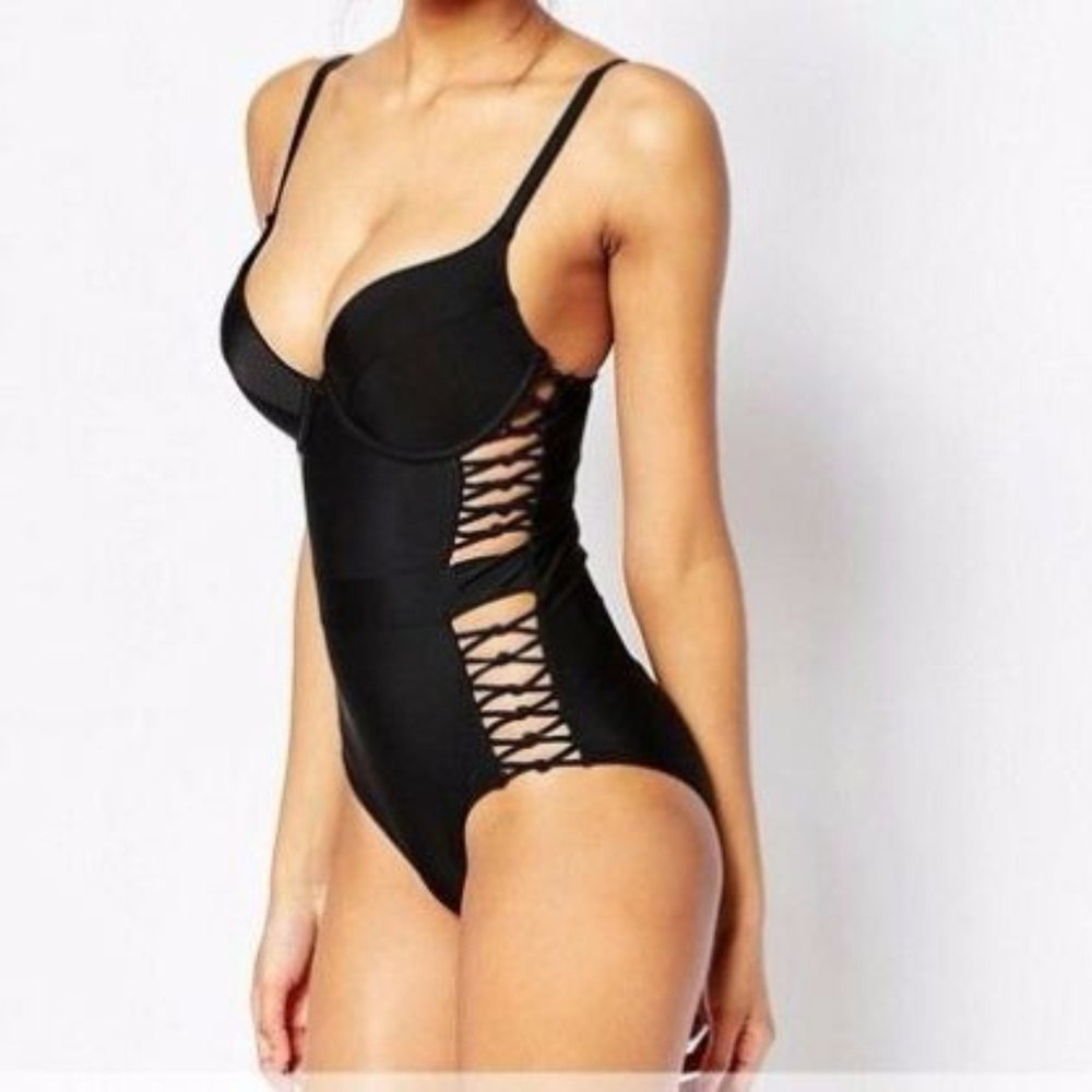 🌻Wolf and Whistle Bustier Swimsuit Sz 6 B/C